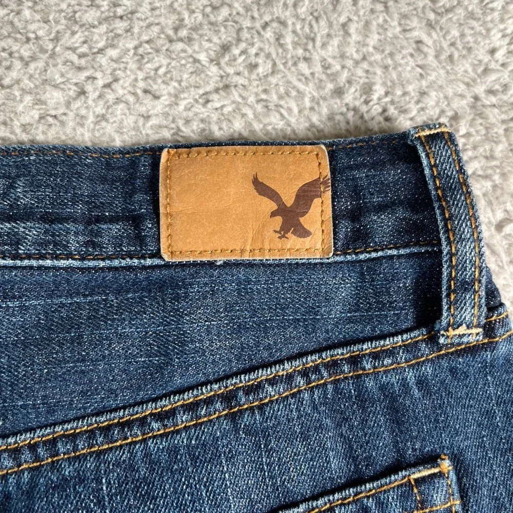 American Eagle Women's Vintage High Rise Button‎ Fly Jeans Size 6 Regular
